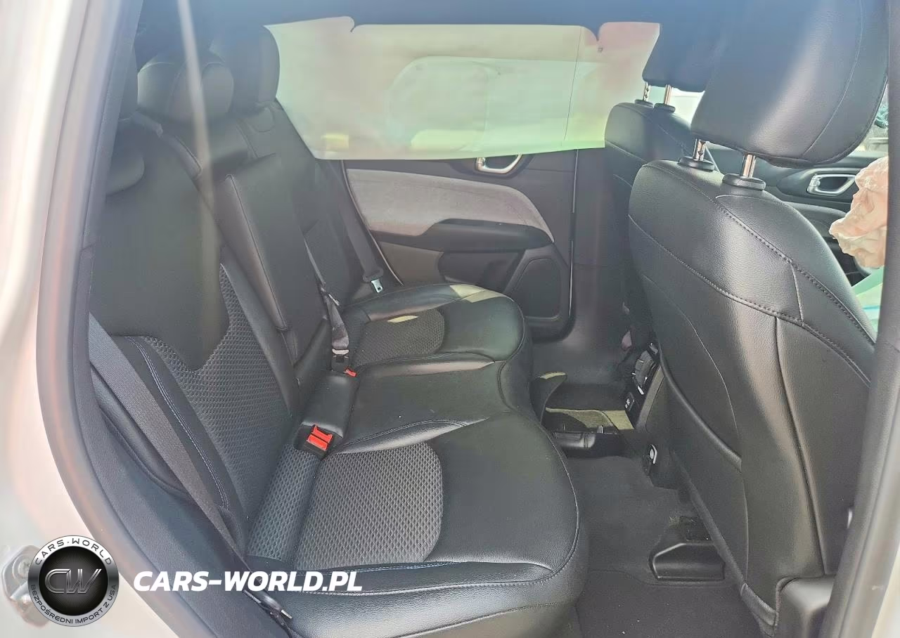2025 Jeep Compass Latitude VIN:3C4NJDBN2ST592977 - 11