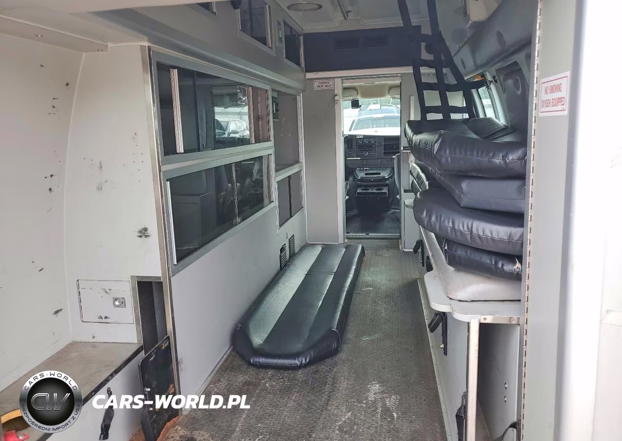 2011 Chevrolet Express G3500 VIN:1GBZGUCL3B1185680 - 10