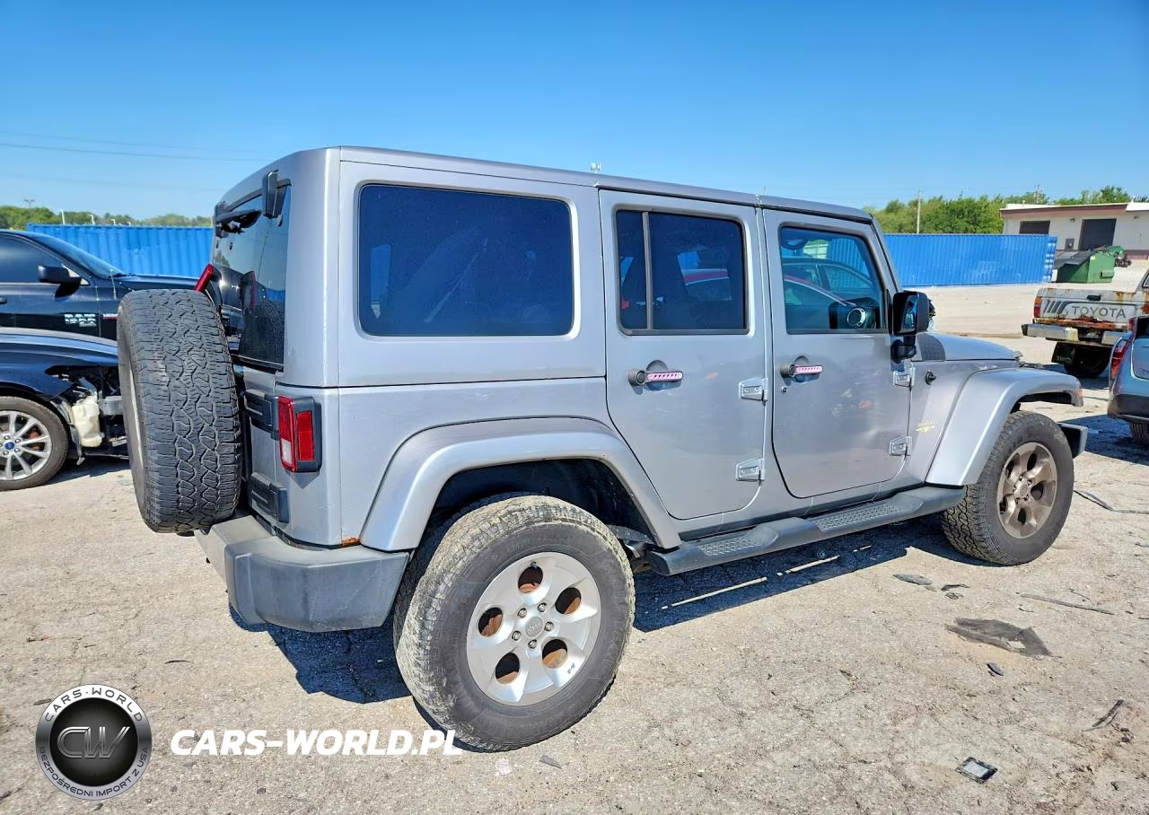 2015 Jeep Wrangler Unlimited Sahara VIN:1C4HJWEG6FL622926 - 3