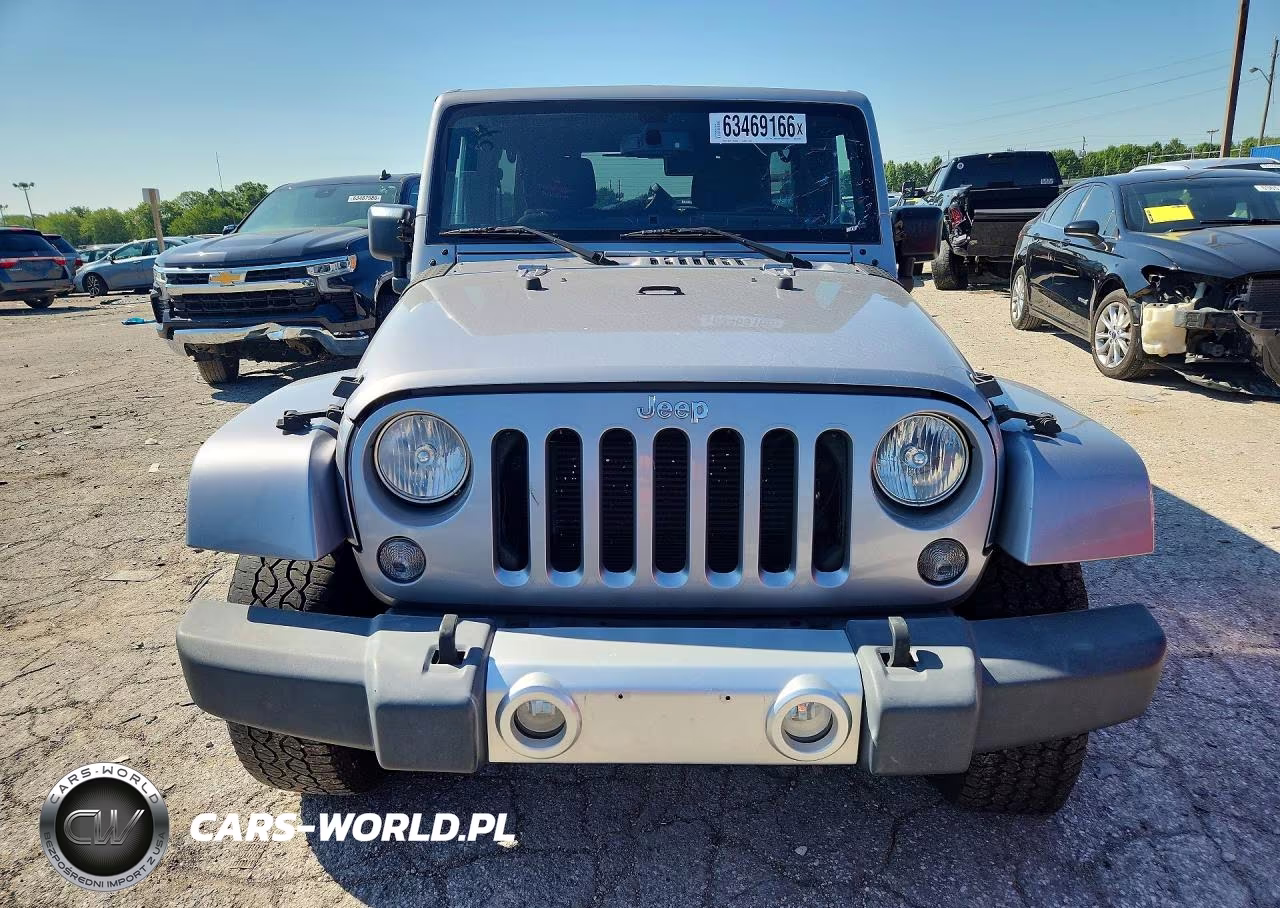 2015 Jeep Wrangler Unlimited Sahara VIN:1C4HJWEG6FL622926 - 5