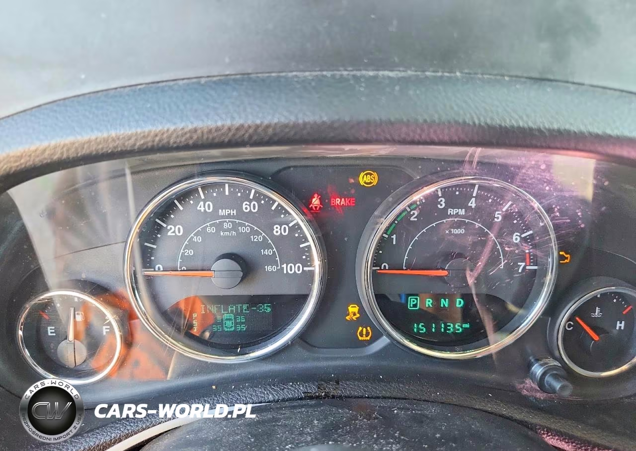 2015 Jeep Wrangler Unlimited Sahara VIN:1C4HJWEG6FL622926 - 9
