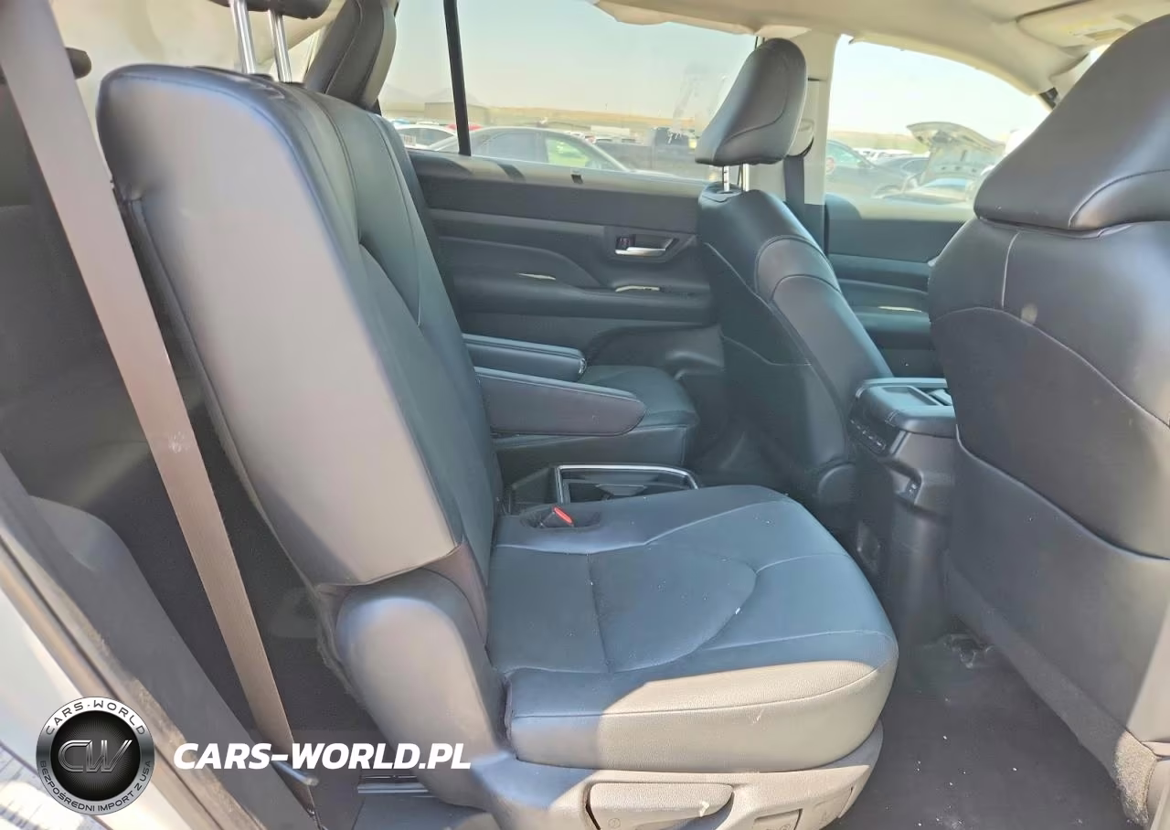2025 Toyota Grand Highlander Xle VIN:5TDAAAB54SS095601 - 11