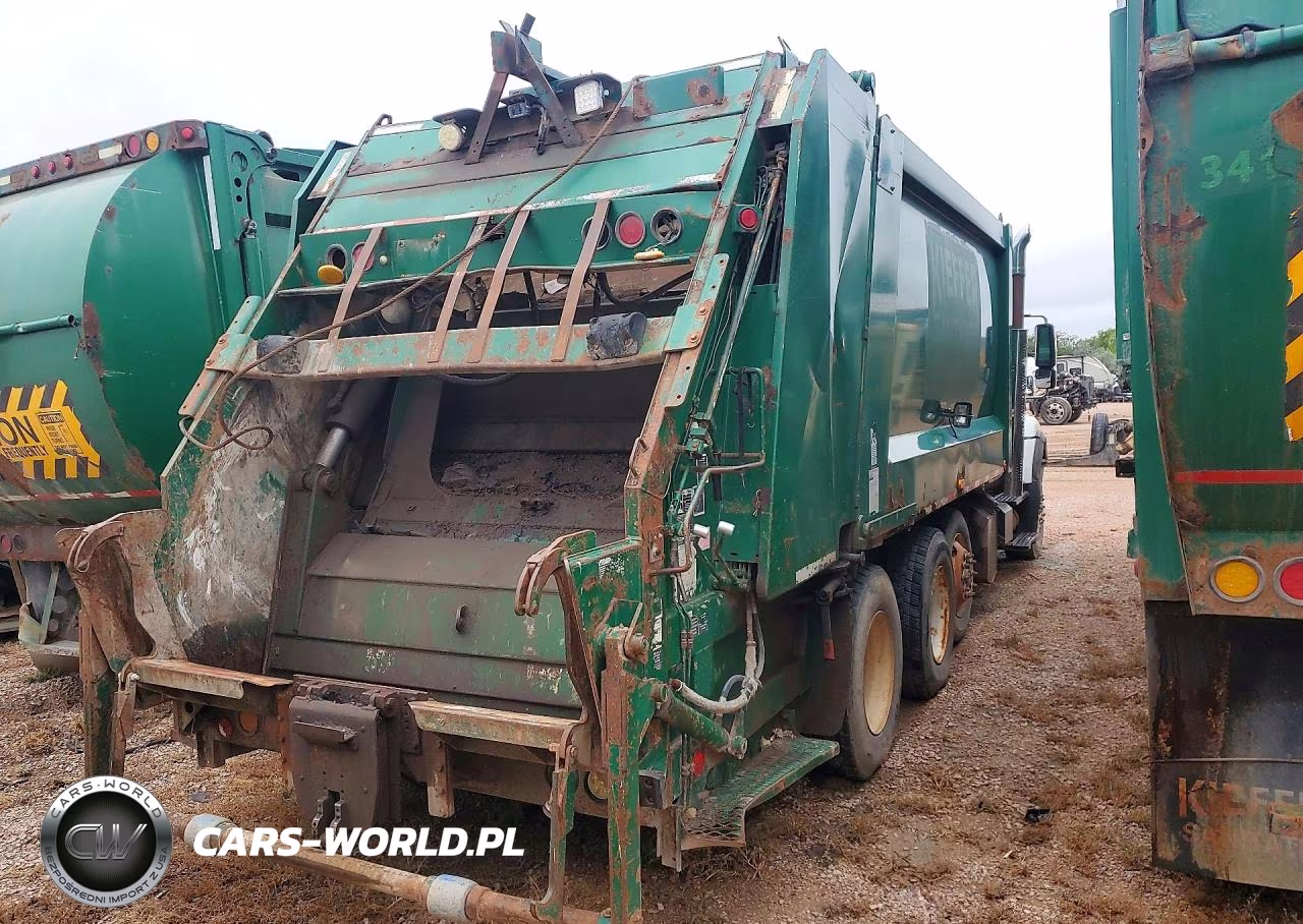 2009 International 7400 Refuse Truck VIN:1HTWGAZR09J136572 - 3
