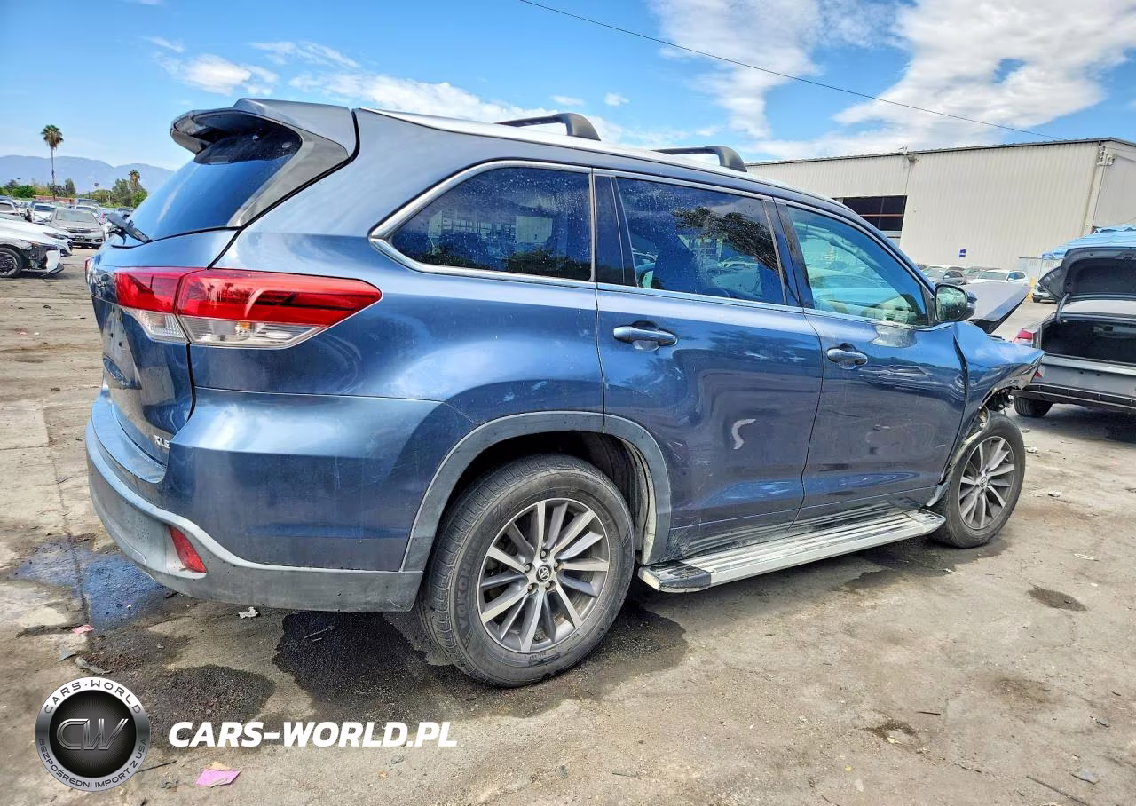 2017 Toyota Highlander Xle VIN:5TDKZRFH9HS510677 - 3