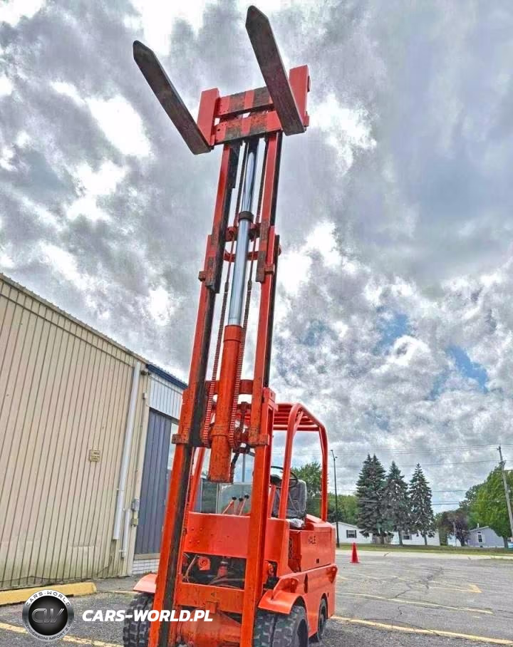 Yale G83C-100-Swt (Factory Model 6830-100-Sw7), 10,000 Lb Capacity, 14,500 Lb Operating Weight, Serial P169782. VIN:P169782 - 2