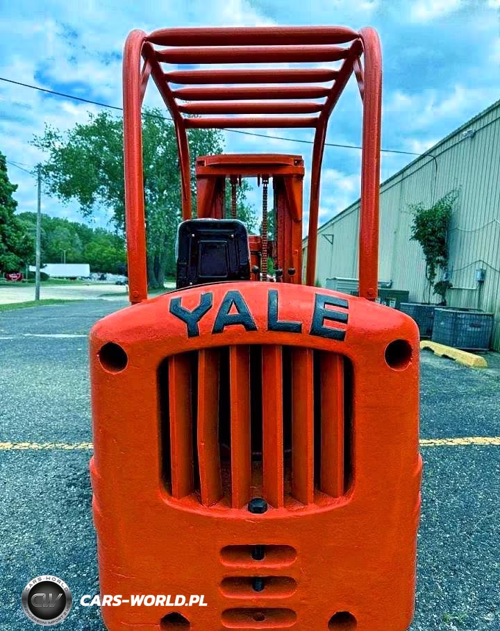 Yale G83C-100-Swt (Factory Model 6830-100-Sw7), 10,000 Lb Capacity, 14,500 Lb Operating Weight, Serial P169782. VIN:P169782 - 7
