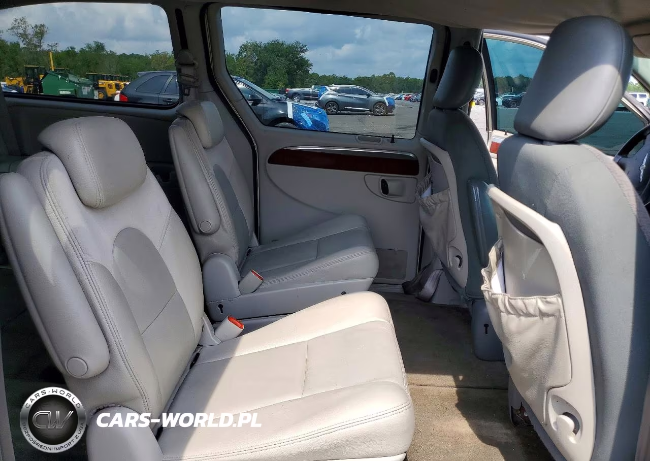 2005 Chrysler Town & Country Limited VIN:2C8GP64L75R120374 - 11