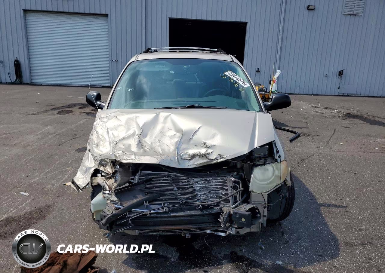 2005 Chrysler Town & Country Limited VIN:2C8GP64L75R120374 - 5