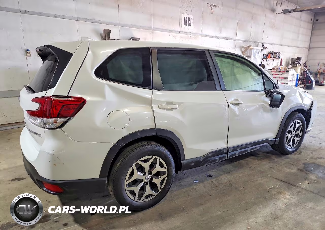 2022 Subaru Forester Premium VIN:JF2SKAEC4NH493848 - 3