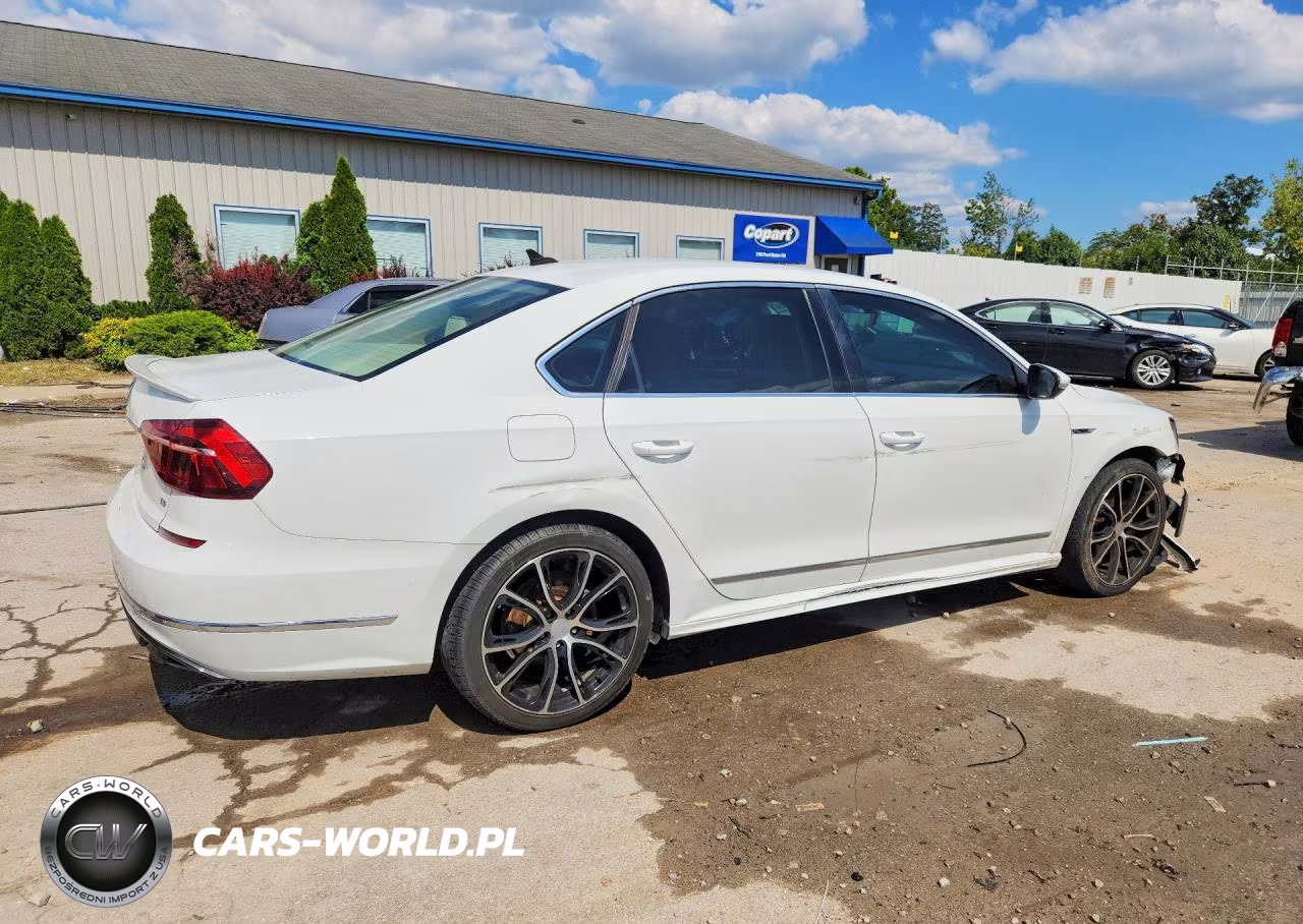 2017 Volkswagen Passat R-Line VIN:1VWDT7A31HC001370 - 3