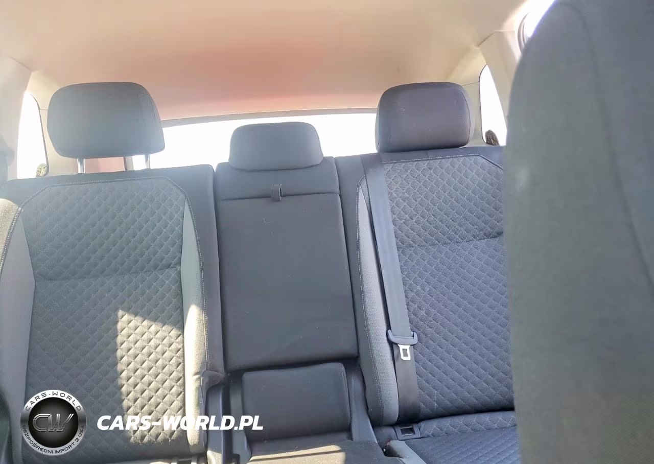 2018 Volkswagen Tiguan S VIN:3VV0B7AX0JM097053 - 10