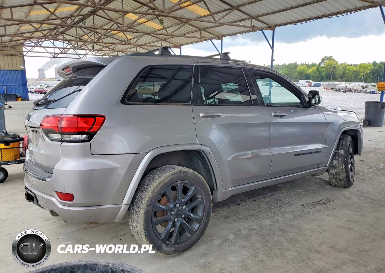 2017 Jeep Grand Cherokee Laredo VIN:1C4RJFAG3HC924929 - 3