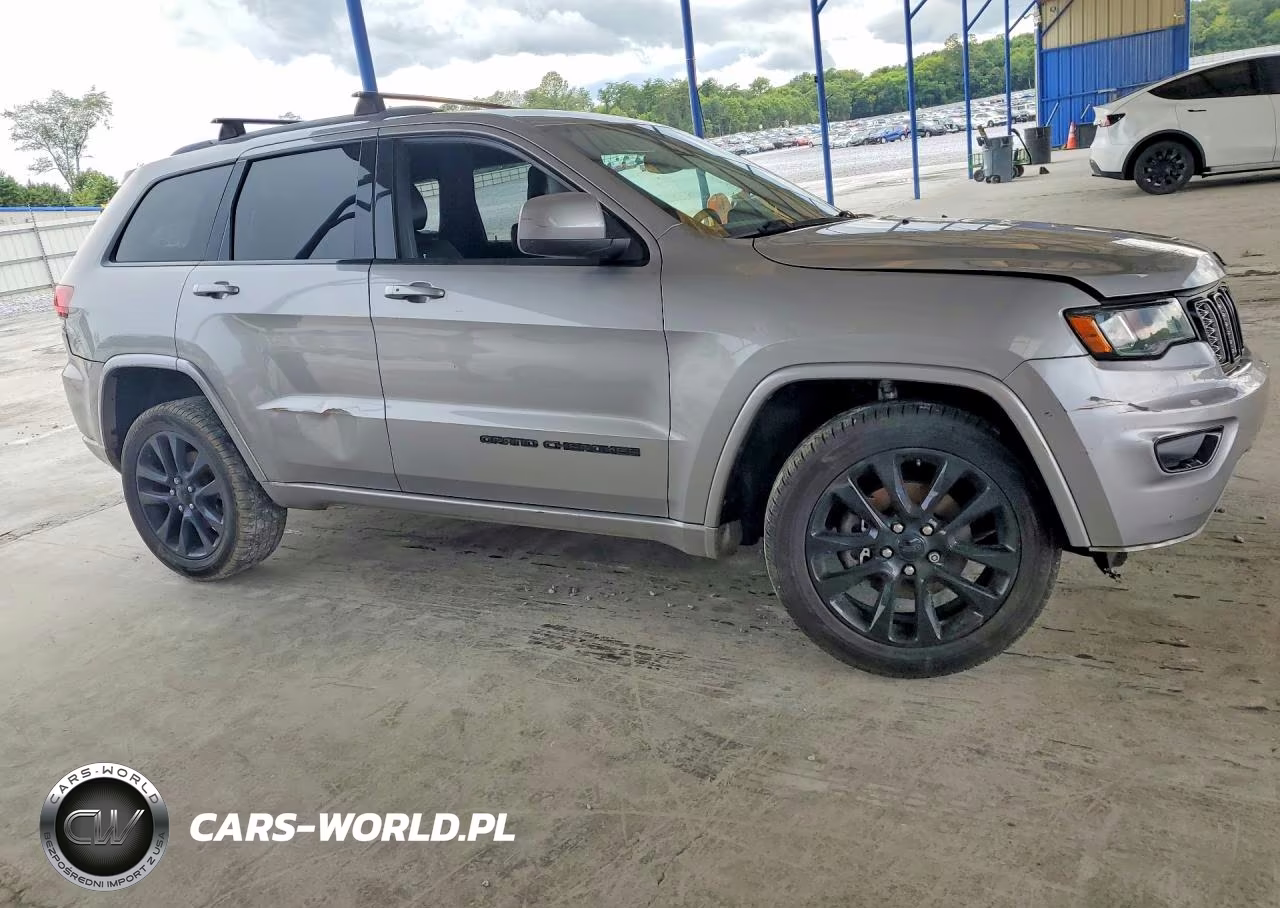 2017 Jeep Grand Cherokee Laredo VIN:1C4RJFAG3HC924929 - 4