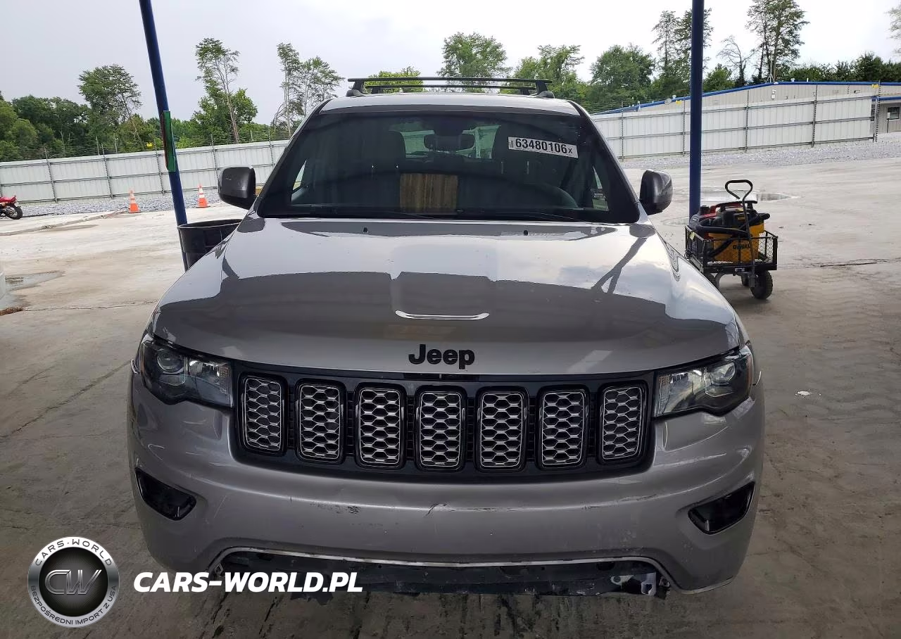 2017 Jeep Grand Cherokee Laredo VIN:1C4RJFAG3HC924929 - 5