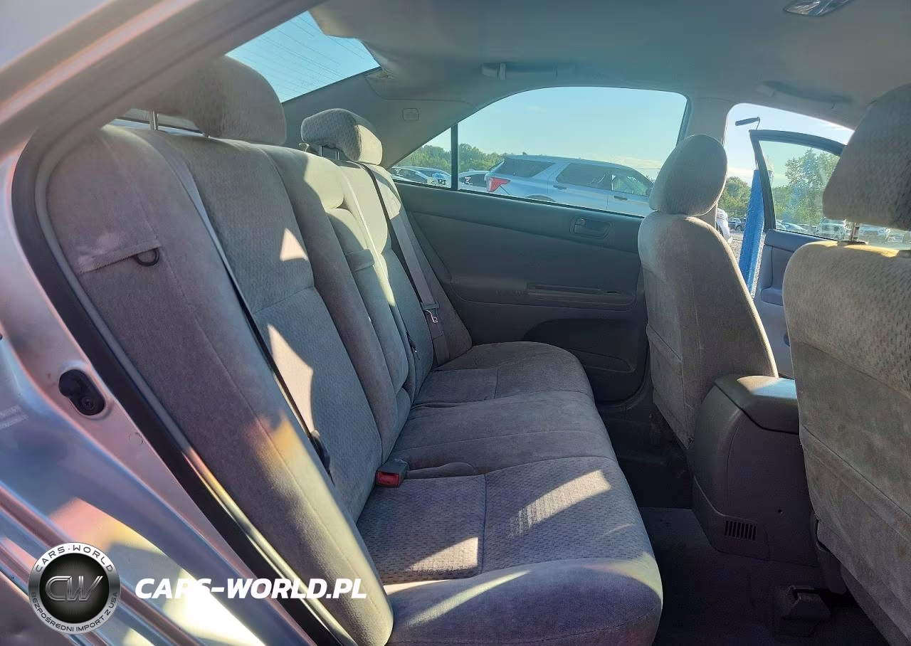 2003 Toyota Camry Le VIN:4T1BE30K03U750276 - 10