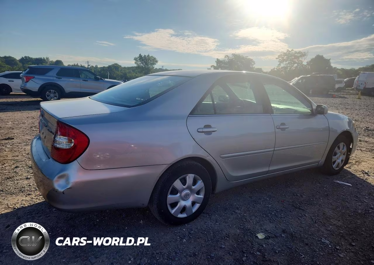 2003 Toyota Camry Le VIN:4T1BE30K03U750276 - 3