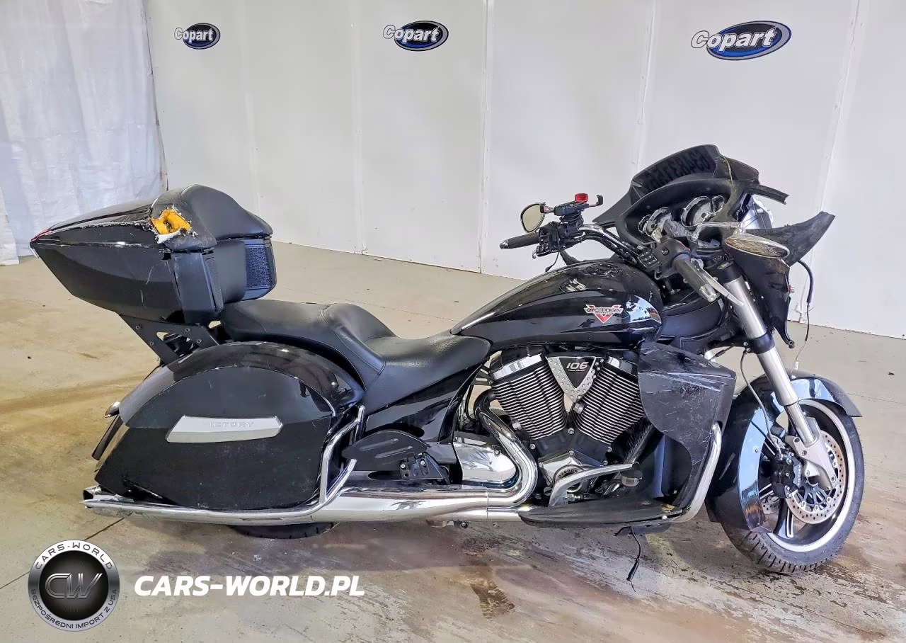 2016 Victory Motorcycles Cross Country Tour