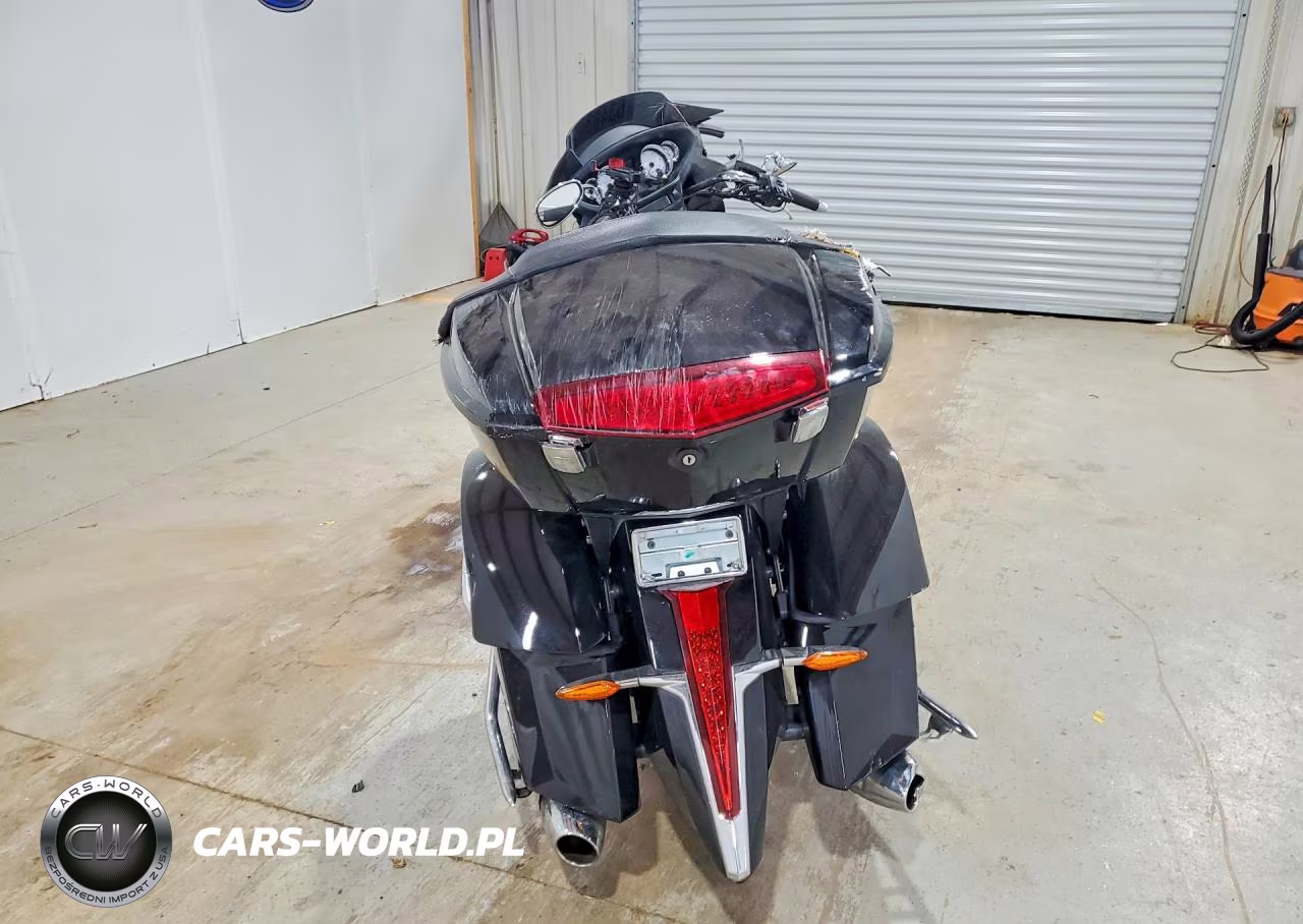 2016 Victory Motorcycles Cross Country Tour VIN:5VPTW36N8G3049926 - 4