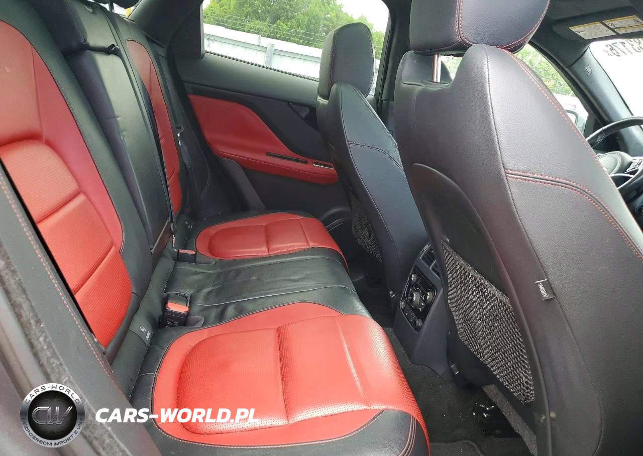 2018 Jaguar F-Pace R - Sport VIN:SADCL2EV7JA243048 - 11