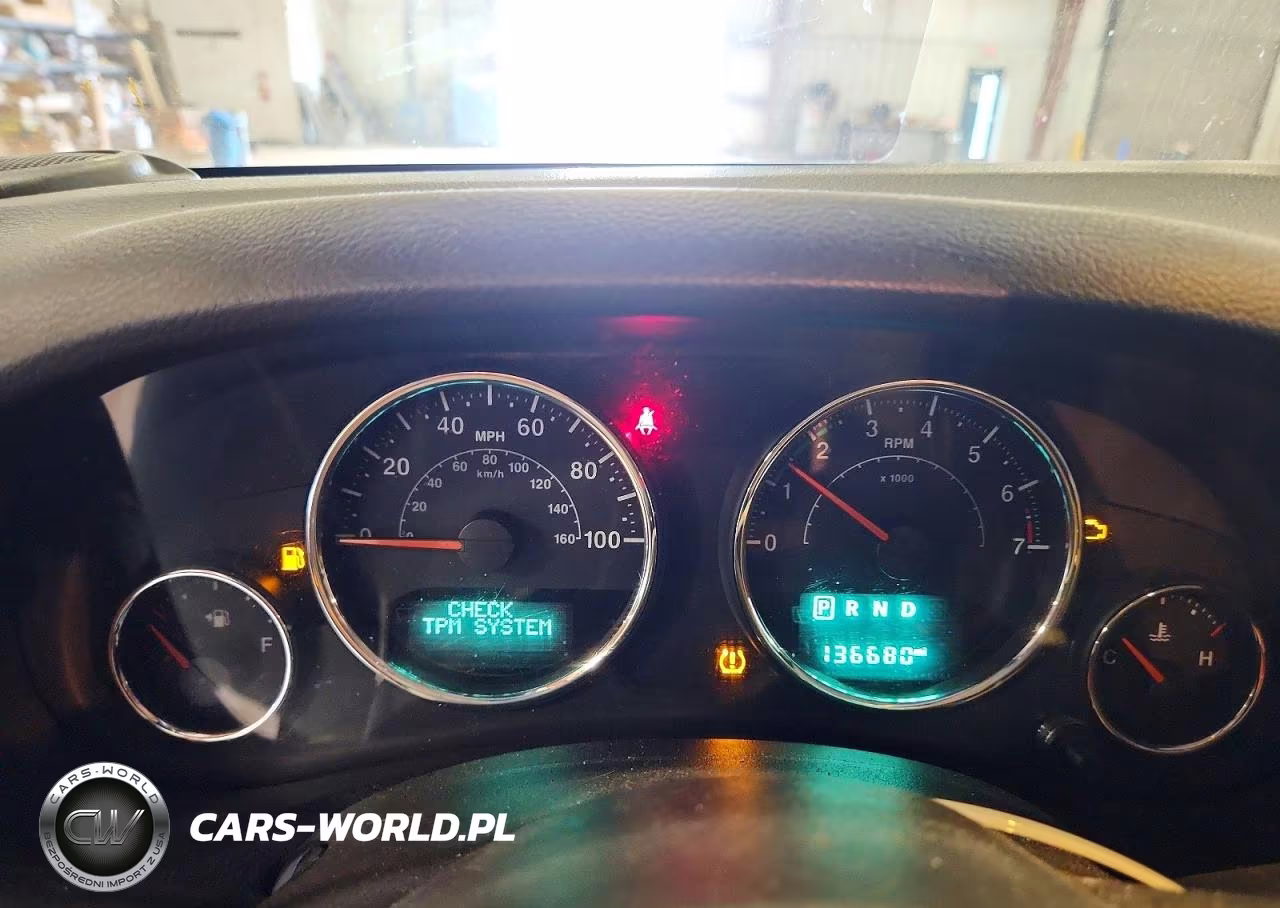 2018 Jeep Wrangler Unlimited Sahara VIN:1C4HJWEG4JL902658 - 9
