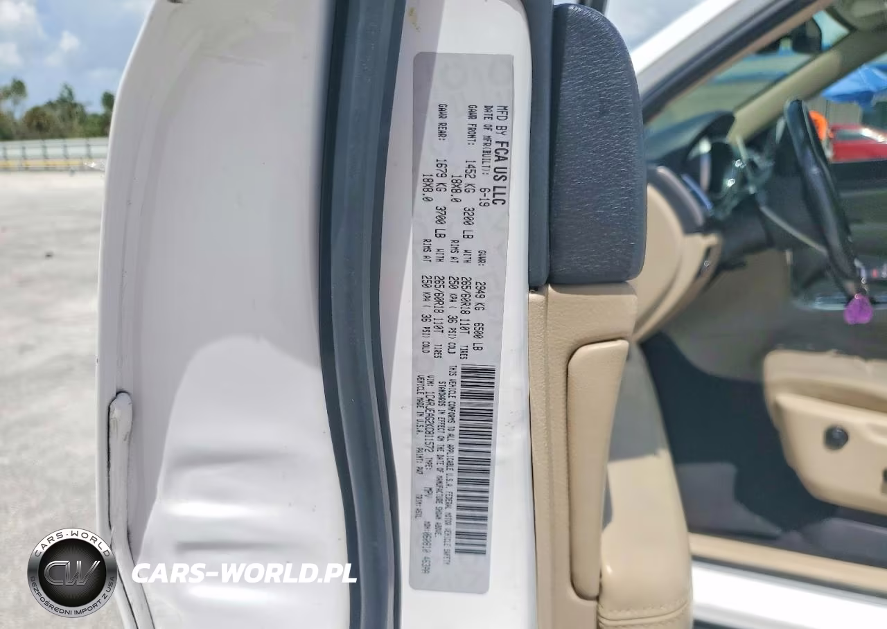 2019 Jeep Grand Cherokee Laredo VIN:1C4RJEAG2KC811572 - 13
