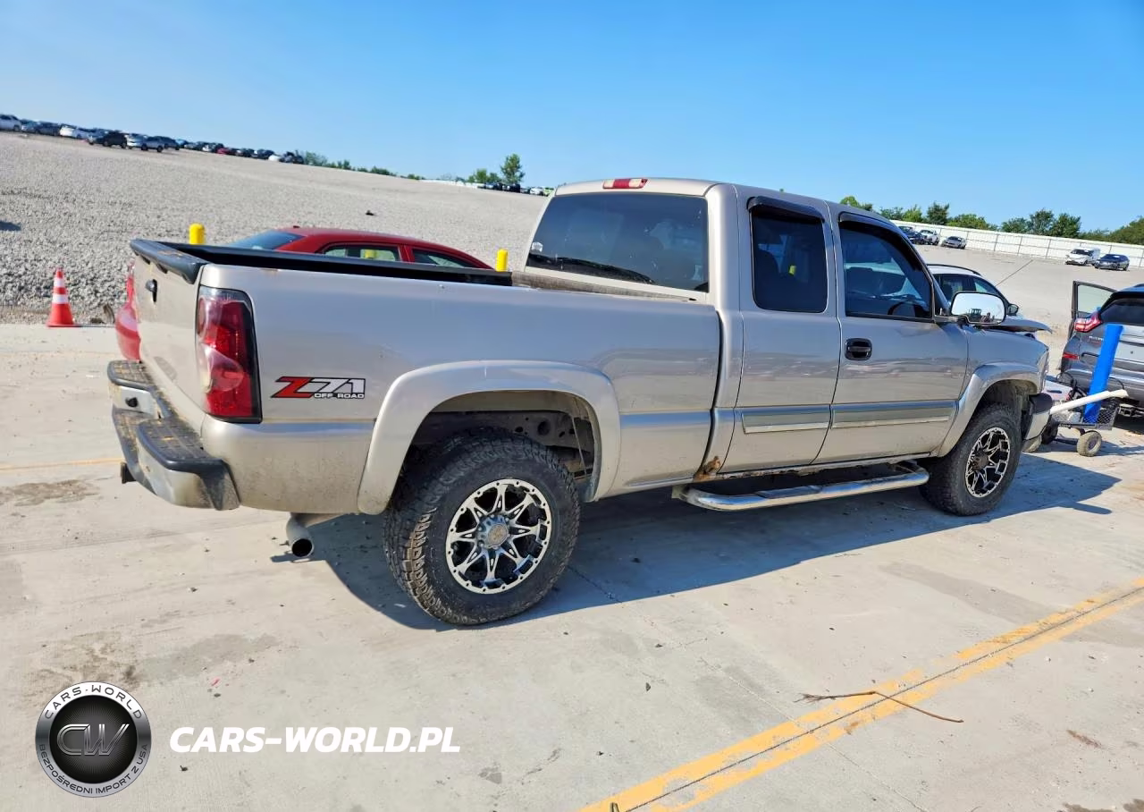 2004 Chevrolet Silverado K1500 VIN:1GCEK19T04E205037 - 3