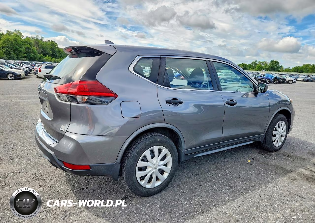 2018 Nissan Rogue S VIN:JN8AT2MV0JW303019 - 3
