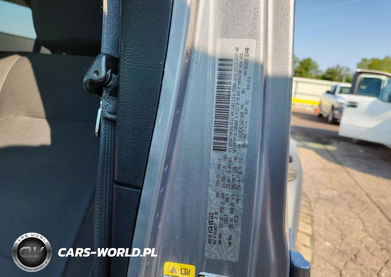 2018 Jeep Wrangler Unlimited Sport VIN:1C4HJXDN2JW221600 - 13