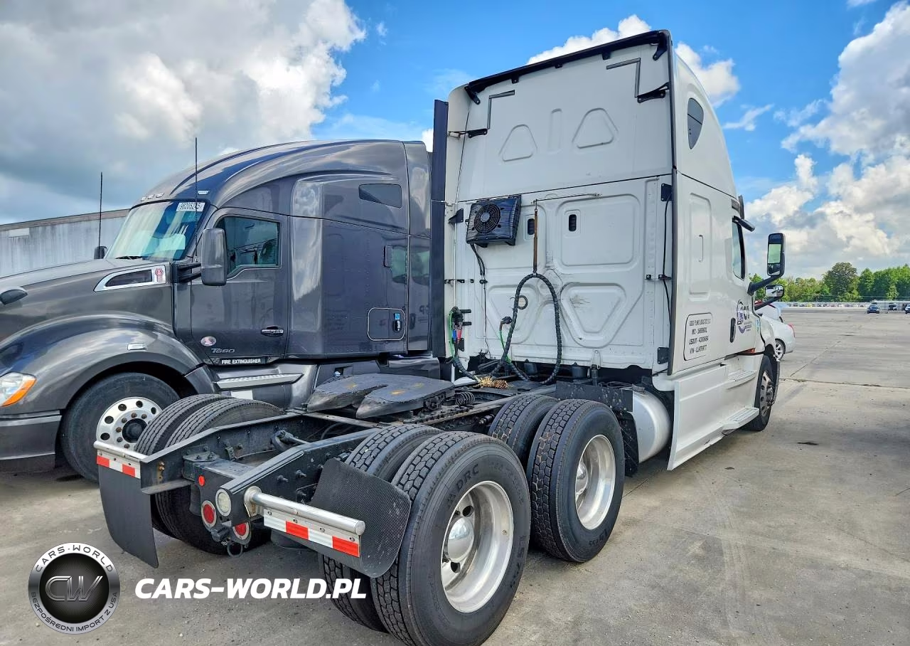 2020 Freightliner Cascadia 126 Semi Truck VIN:1FUJHHDV3LLKT6977 - 3