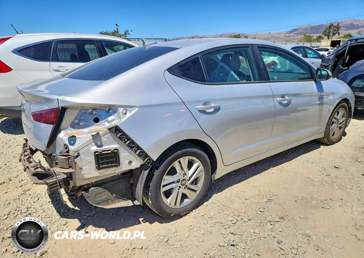 2019 Hyundai Elantra Se VIN:5NPD84LF0KH413124 - 3