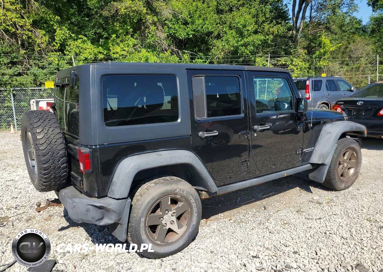 2012 Jeep Wrangler Unlimited Rubicon VIN:1C4BJWFG5CL104693 - 3