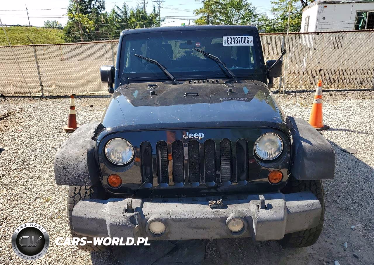 2012 Jeep Wrangler Unlimited Rubicon VIN:1C4BJWFG5CL104693 - 5