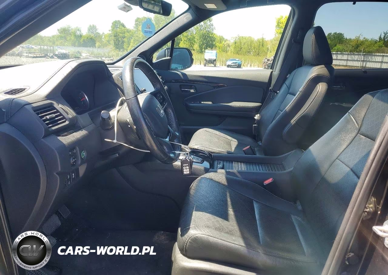 2019 Honda Passport Touring VIN:5FNYF7H91KB007993 - 7