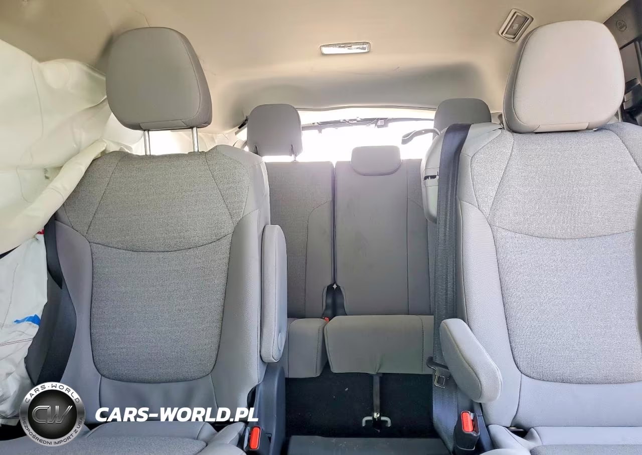 2026 Toyota Sienna Le VIN:5TDKRKEC8TS305048 - 10