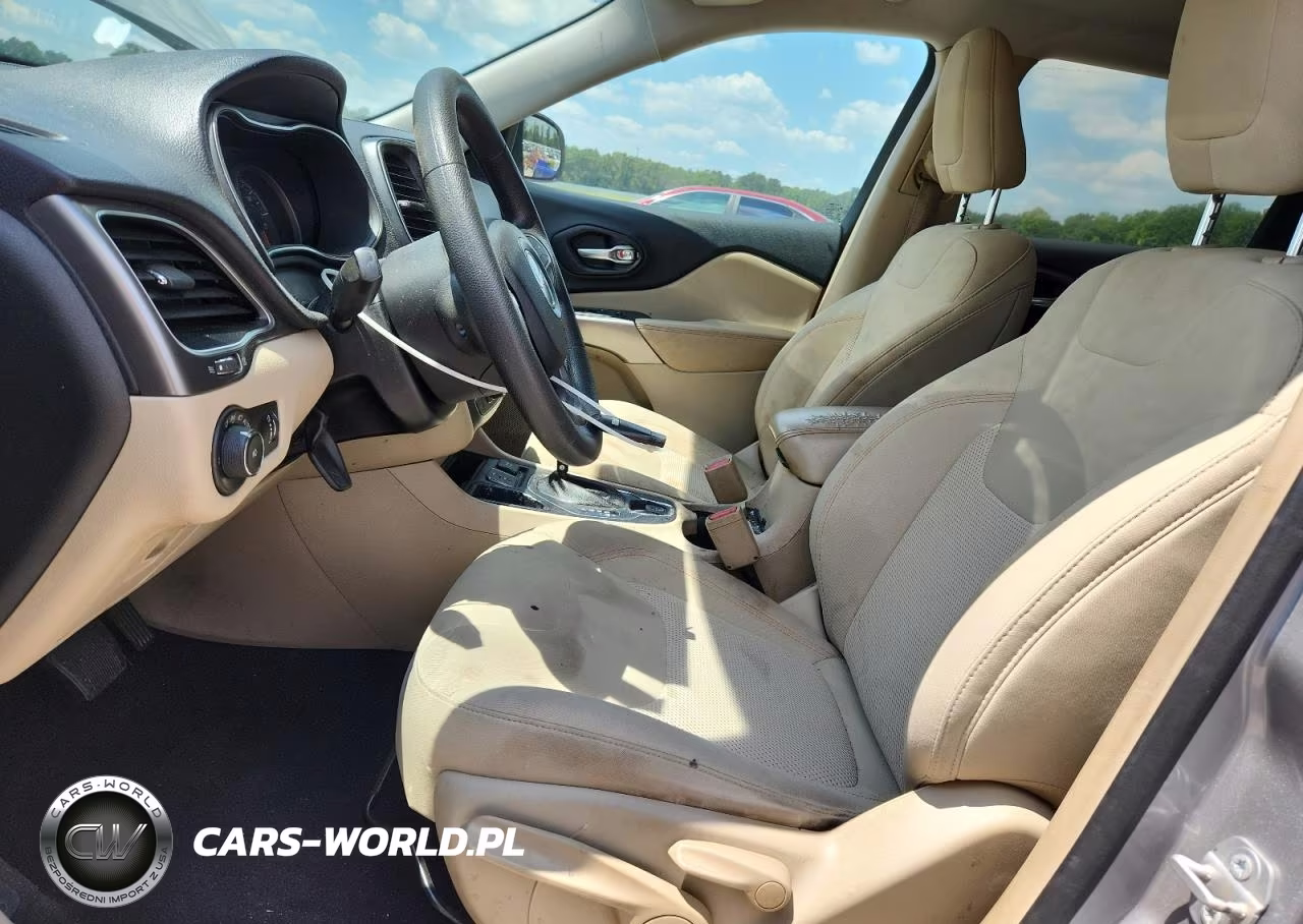 2019 Jeep Cherokee Latitude VIN:1C4PJLCB7KD241172 - 7