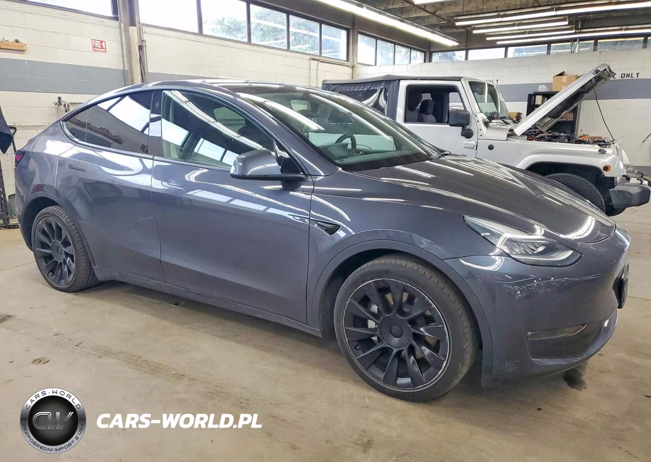 2021 Tesla Model Y VIN:5YJYGAEEXMF188395 - 4