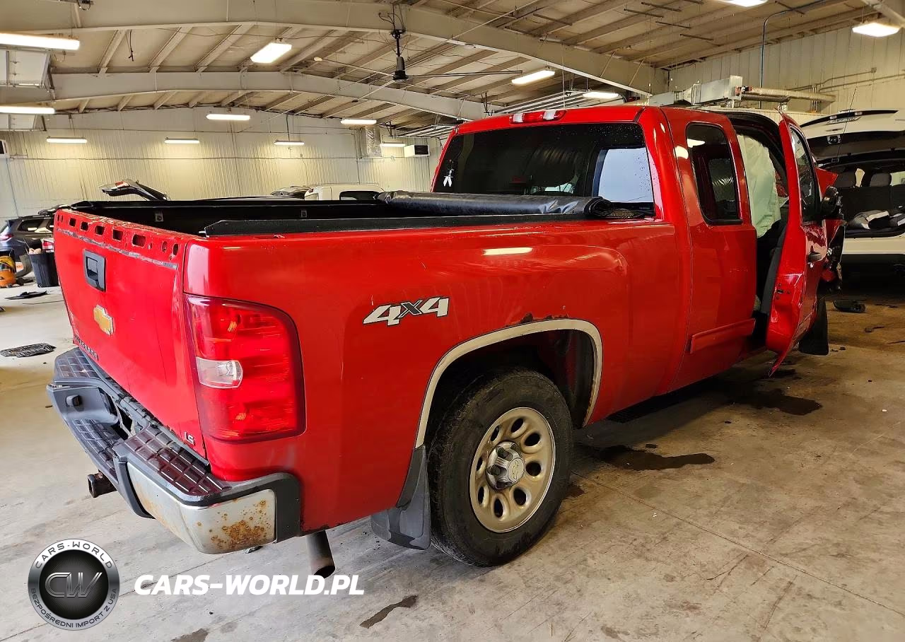 2013 Chevrolet Silverado K1500 Ls VIN:1GCRKREA0DZ130787 - 3