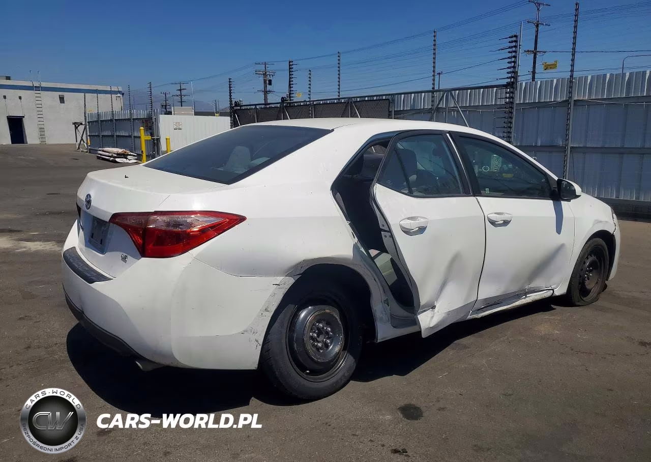 2018 Toyota Corolla Le VIN:2T1BURHE6JC031083 - 3