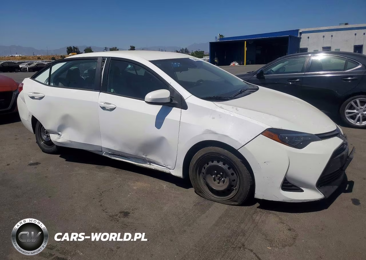 2018 Toyota Corolla Le VIN:2T1BURHE6JC031083 - 4