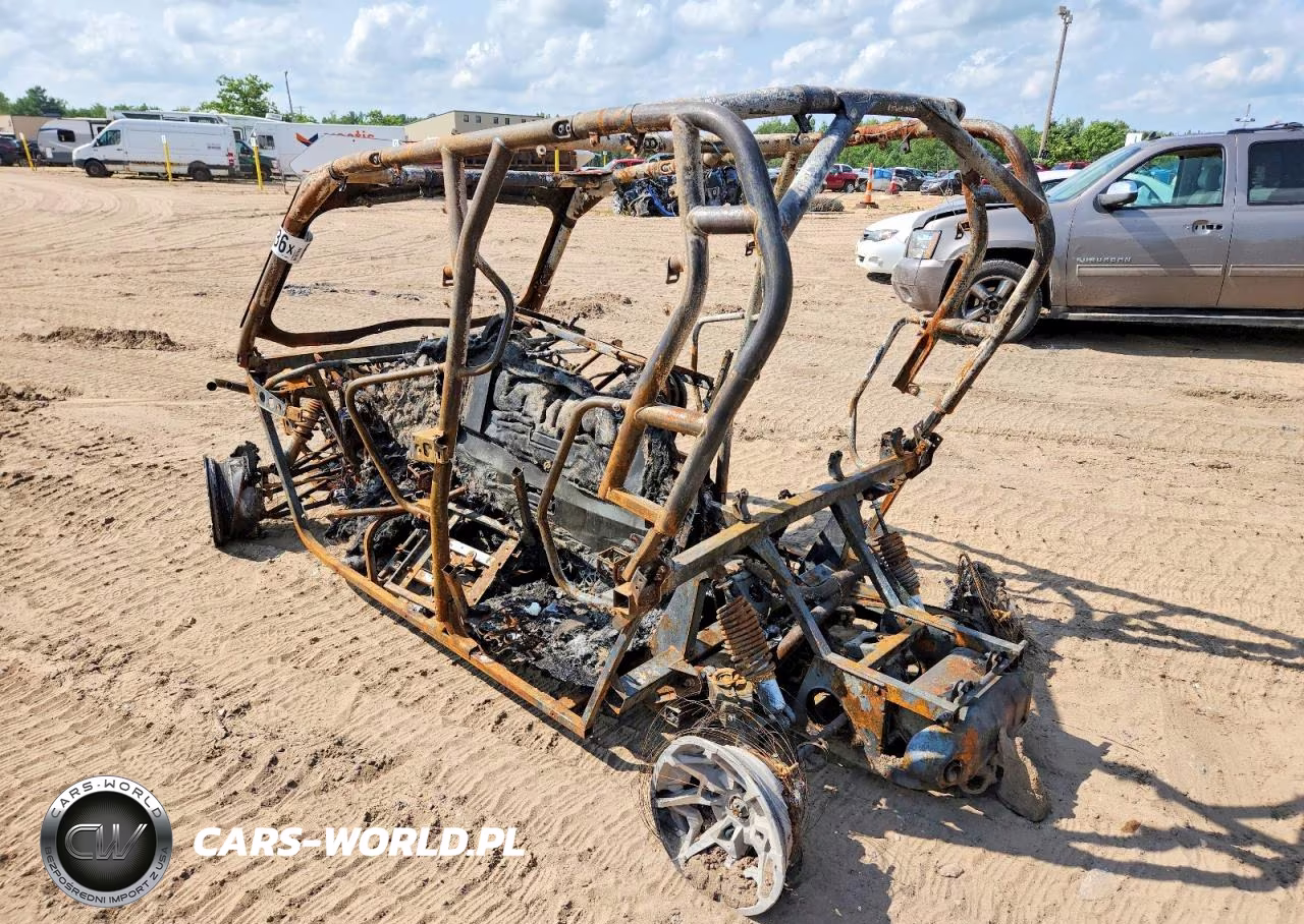 2020 Can-Am Commander Utility Vehicle VIN:3JBKCAX29LJ000081 - 3
