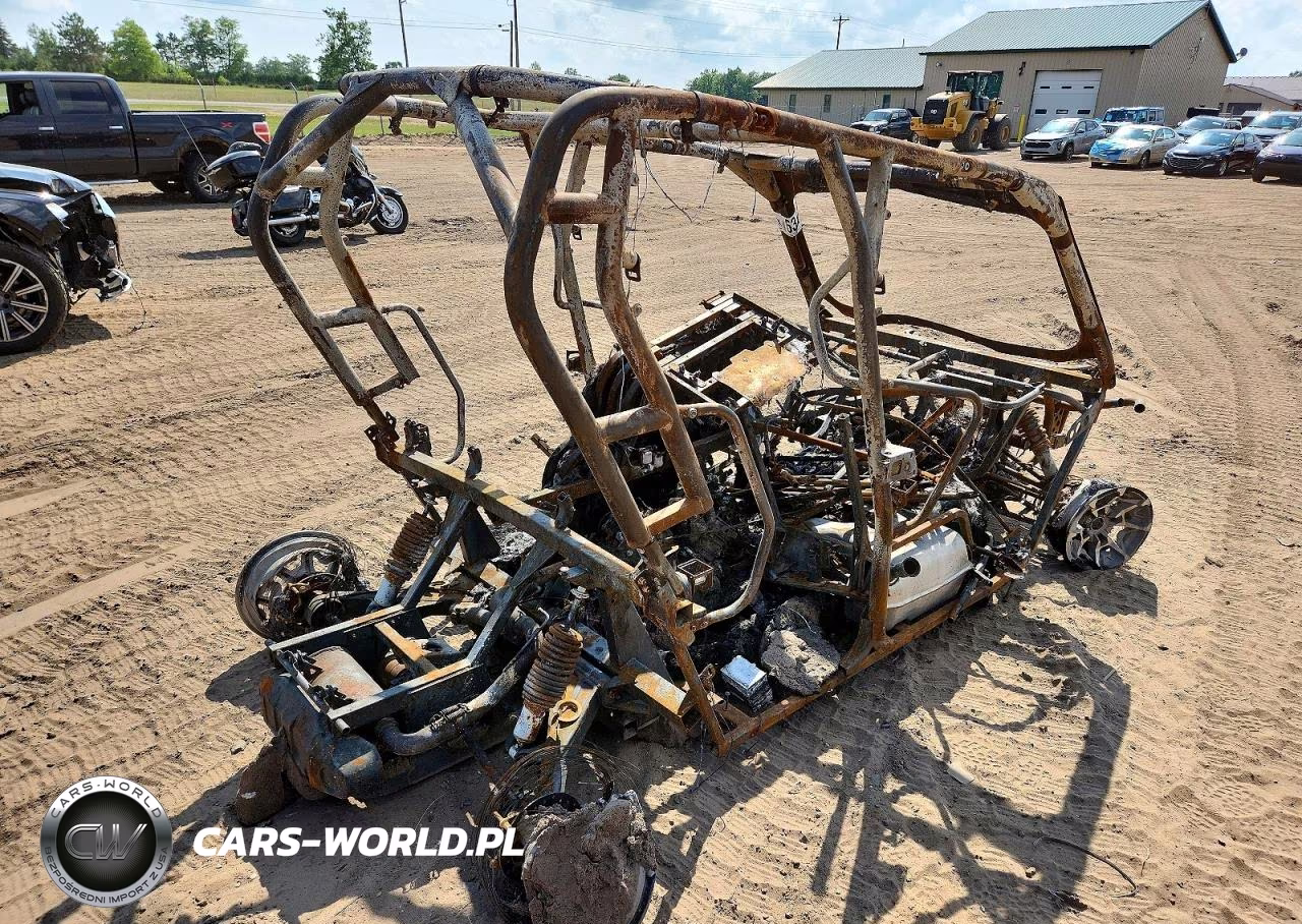 2020 Can-Am Commander Utility Vehicle VIN:3JBKCAX29LJ000081 - 4