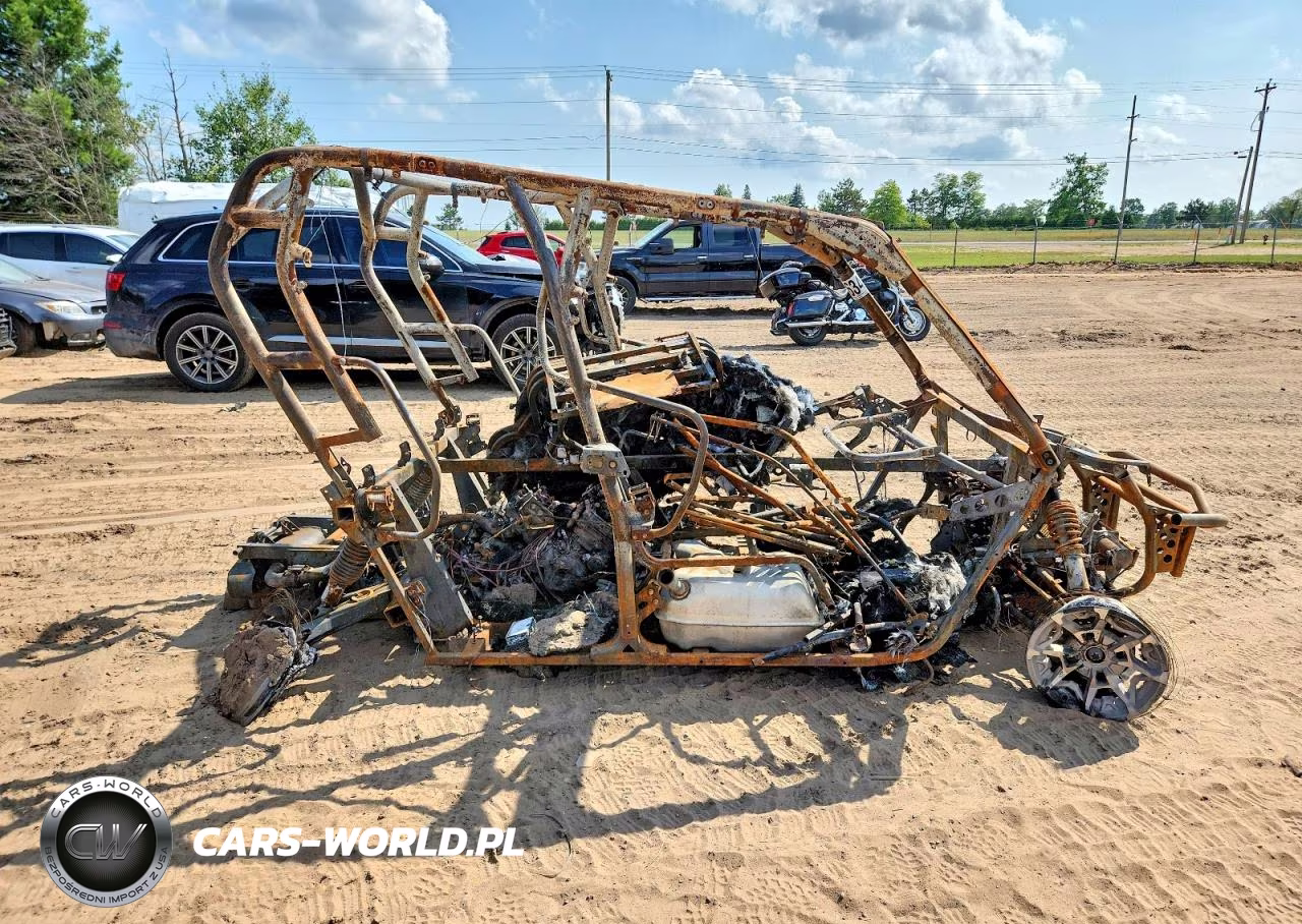 2020 Can-Am Commander Utility Vehicle VIN:3JBKCAX29LJ000081 - 9