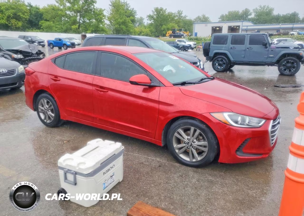 2018 Hyundai Elantra Sel VIN:5NPD84LF2JH225705 - 4