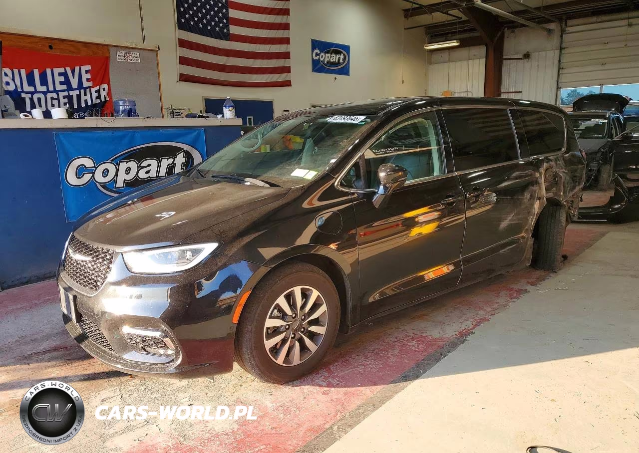 2022 Chrysler Pacifica Hybrid Touring L