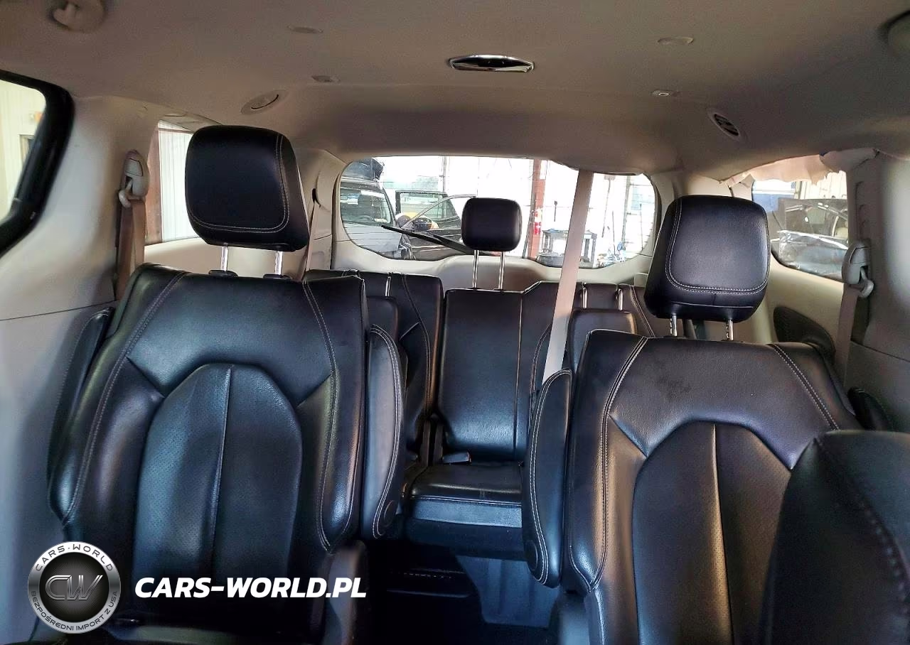 2022 Chrysler Pacifica Hybrid Touring L VIN:2C4RC1L75NR124324 - 10