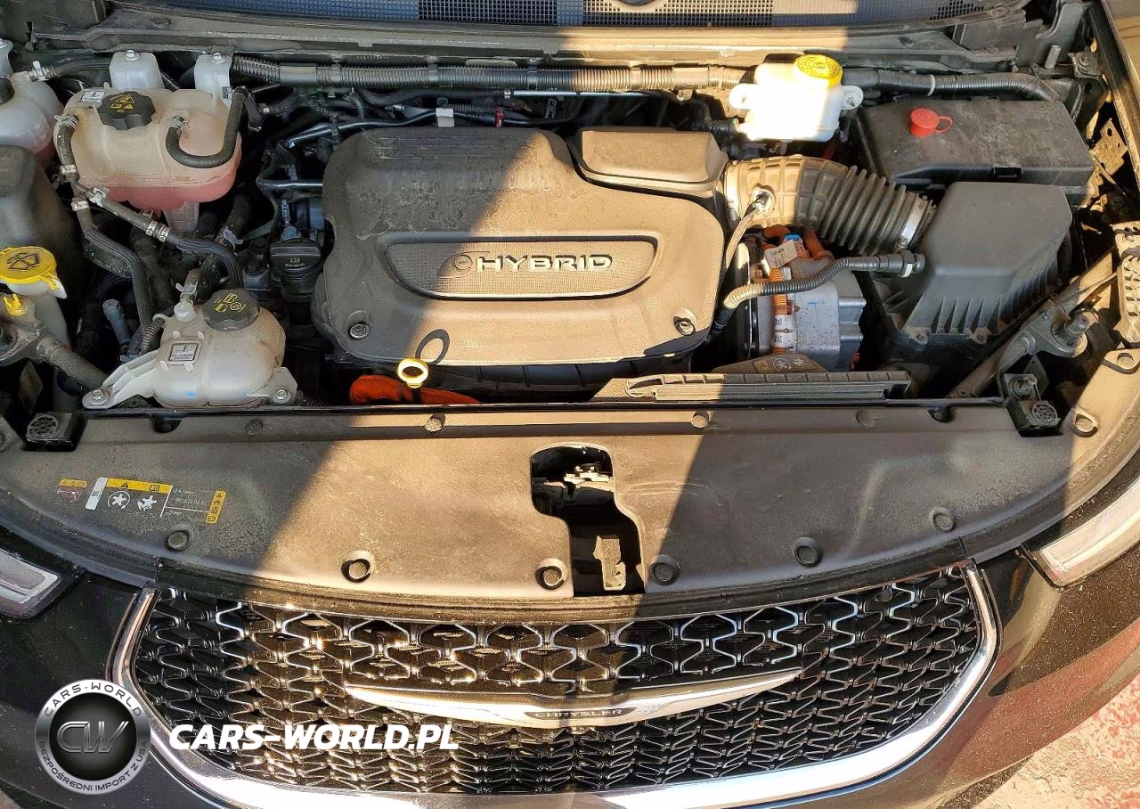 2022 Chrysler Pacifica Hybrid Touring L VIN:2C4RC1L75NR124324 - 12