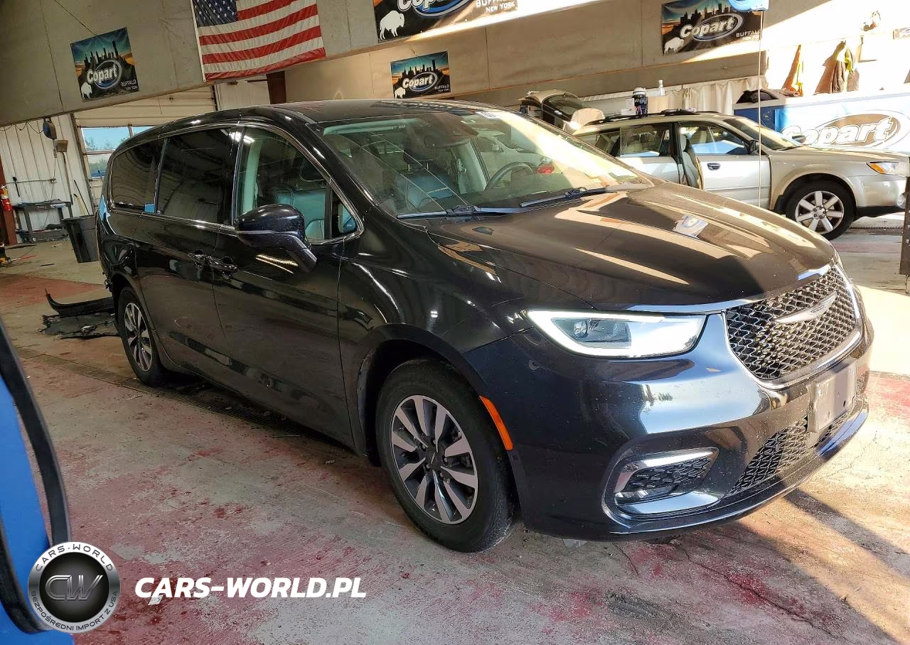 2022 Chrysler Pacifica Hybrid Touring L VIN:2C4RC1L75NR124324 - 4