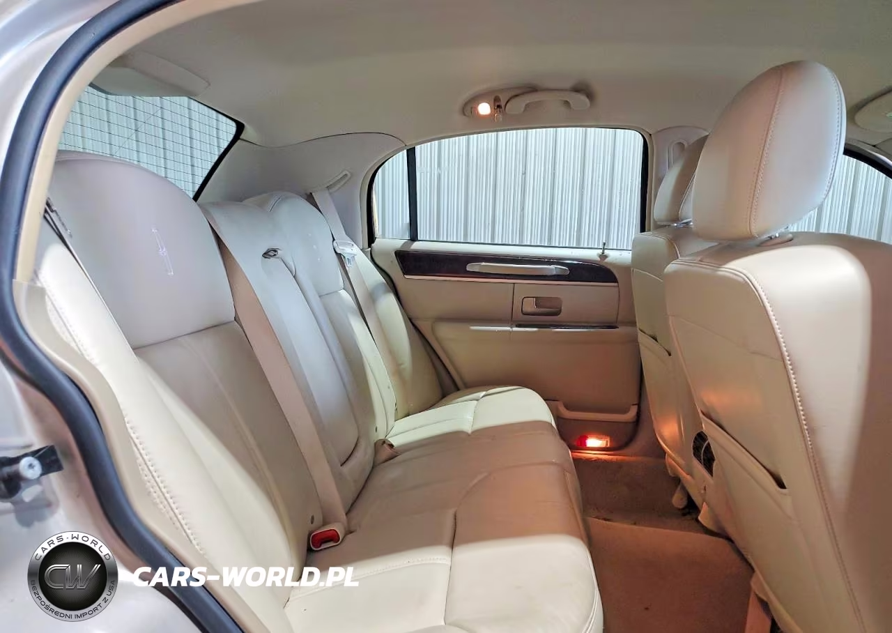 2010 Lincoln Town Car Signature Limited VIN:2LNBL8CV4AX620970 - 10