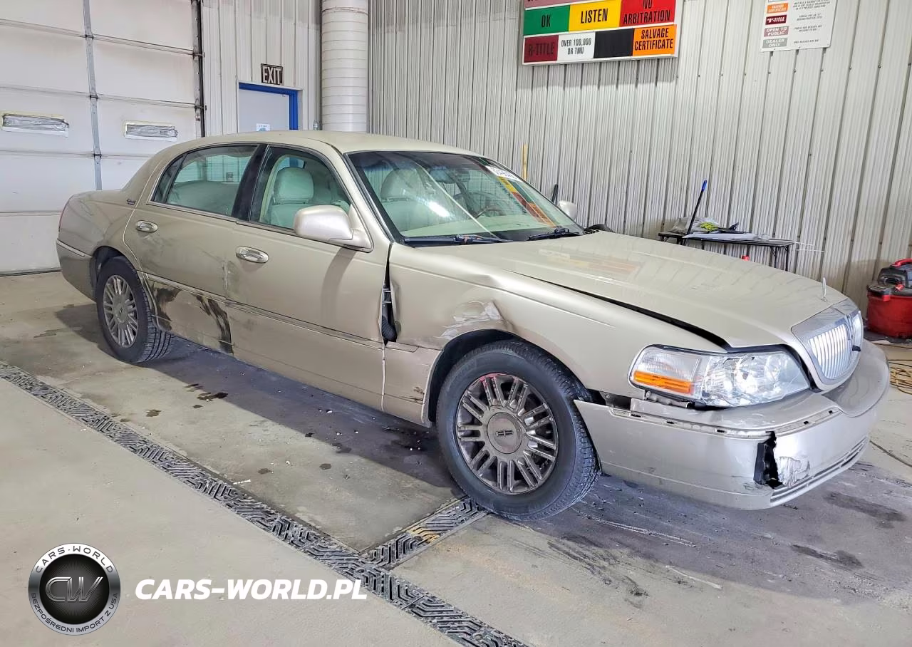 2010 Lincoln Town Car Signature Limited VIN:2LNBL8CV4AX620970 - 4