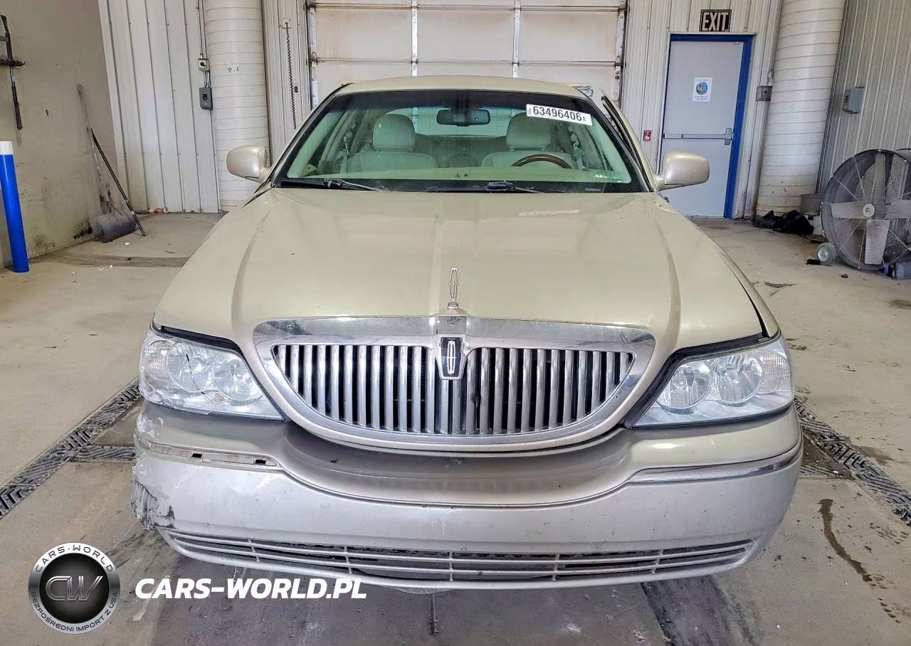 2010 Lincoln Town Car Signature Limited VIN:2LNBL8CV4AX620970 - 5